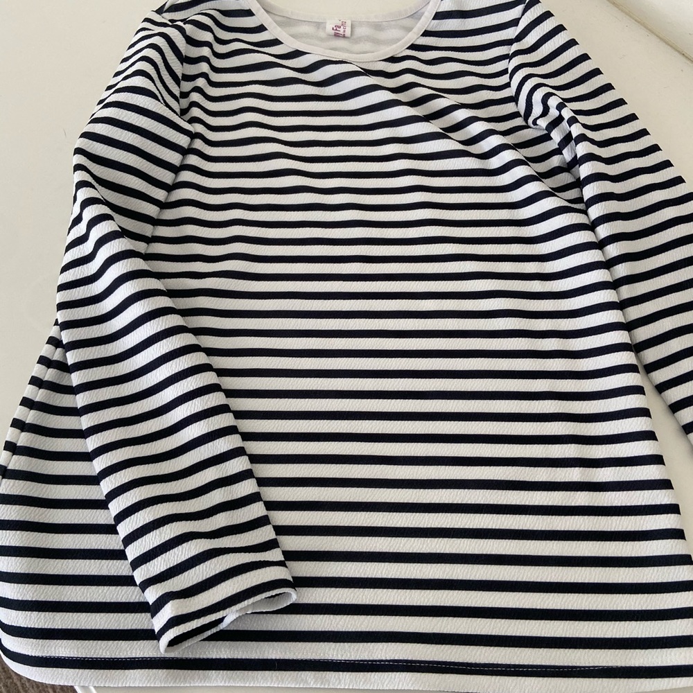 Long sleeve black and white shirt.